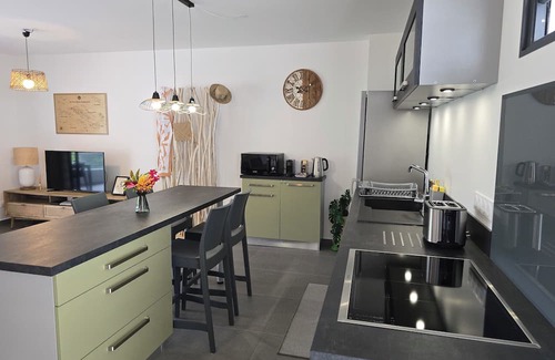 Papeete Condo | Ateatea apartment, on the heights of the Papeete - 2 bdr - A/C - WiFi -pool
