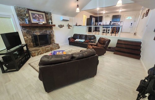 Greers Ferry House | Rock Ledge at the Narrows