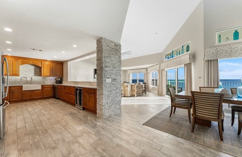 Crystal Beach House | Cabana Club C408 - Beachfront, Sleeps 12, Great Location in Destin, Free Golf