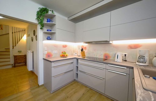 Dresden House | Holiday Home 'Weitblick' with Mountain View, Private Terrace and Wi-Fi