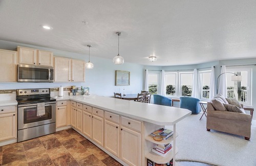 Long Beach Condo | Mana Kai 2nd floor w/view of the ocean and beach