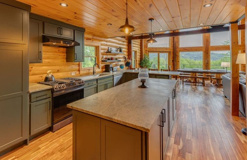 Thornton Cabin | Mountaintop Cabin with Incredible View