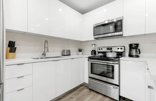 North Miami House | Charming 4BR Oasis with Saltwater Pool & Parking