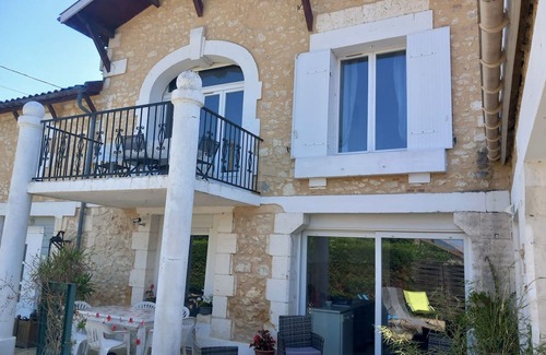 Saint-Laurent-des-Vignes House | 3-bedroom air-conditioned house with TV and 3 private bathrooms