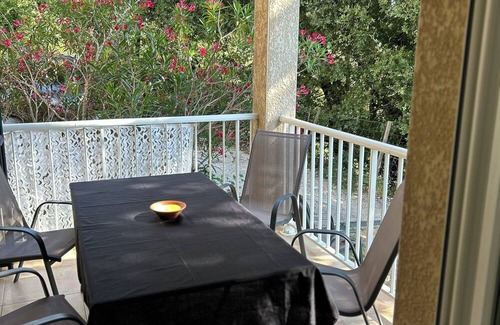 Salavas Apartment | Lovely 3-bedroom apartment for 1 to 6 people 500 m from the river and 1 km from Vallon pont d'arc