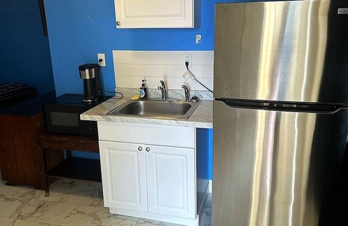 South Grant Cabin | 1 bedroom Grant-Valkaria with Wi-Fi and AC room 8