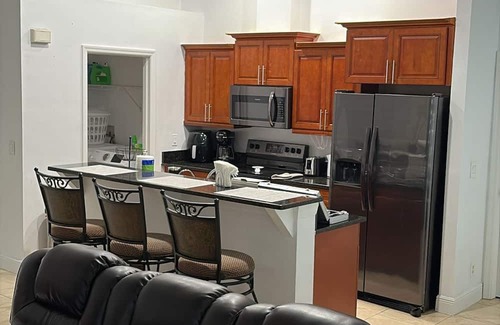 Mariner House | Charming 3-bedroom house with Hot Tub, AC, WiFi in Cape Coral