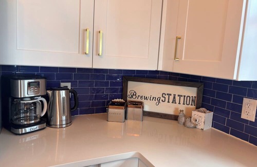 Leamington Cottage | Hidden Gem on the shores of Lake Erie! Only 5 Minutes from Point Pelee Park.