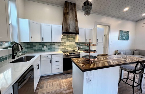 Zionville House | New 2-bedroom house in awesome Zionville with WiFi, AC
