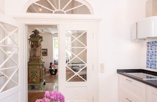 Mainz-Bingen Apartment | Apartment in the baroque house Groß-Winternheim - Holiday apartment with terrace