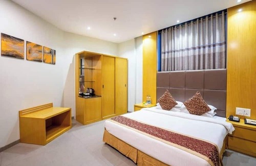 Anantapur House | Charming 9-bedroom hotel with WiFi, AC in fantastic Anantapur