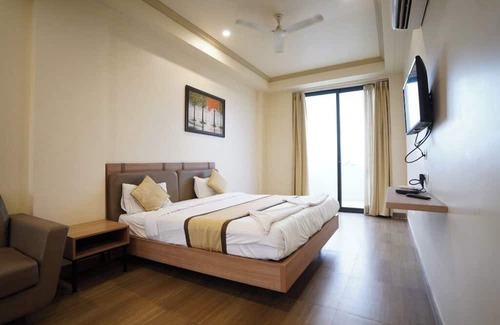 Anantapur House | Charming 9-bedroom hotel with WiFi, AC in fantastic Anantapur