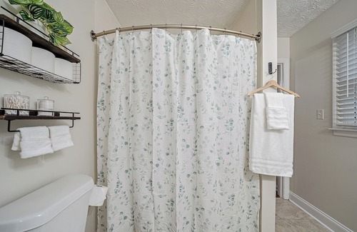 Marietta House | Sage Haven for 8 Near Marietta Sq & Braves Arena