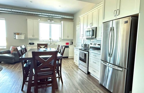 Niagara-on-the-Lake Apartment | Contemporary [East] Loft in Historic Niagara
