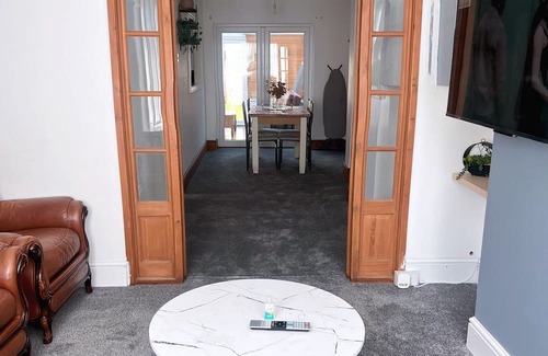 Middleton House | Spacious 3-Bedroom Family Home in Quiet Middleton | Minutes from Manchester City