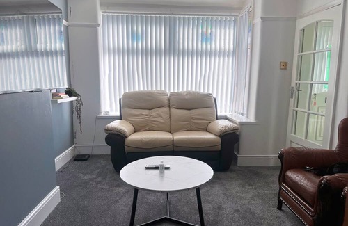 Middleton House | Spacious 3-Bedroom Family Home in Quiet Middleton | Minutes from Manchester City