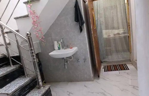 Allahabad House | Charming 1-bedroom building in beautiful Prayagraj with WiFi