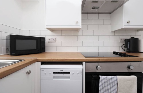 Margam Apartment | Parking, En-Suite Double Room, Kitchen