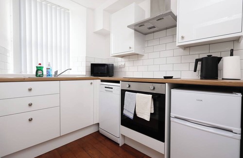 Margam Apartment | Parking, En-Suite Double Room, Kitchen