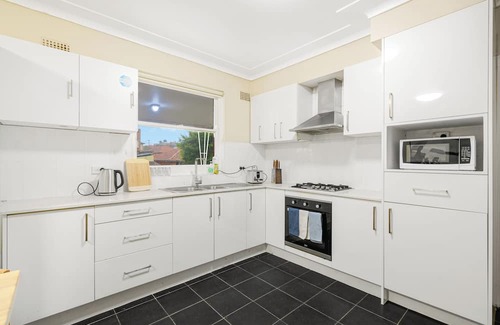 Bexley North House | Spacious 11-bedroom house in fabulous Bexley North with AC, WiFi with Pool