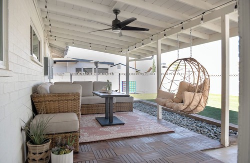 Village Grove House | Stylish Family Retreat ★ Kid-Friendly ★ Near Old Town & Golf Courses