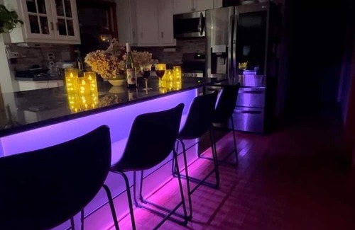 Green Bay House | Entertainment paradise! 4-bedroom home only 5 miles from Lambeau Field & airport