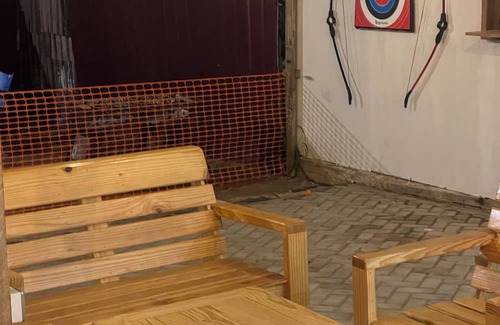 Pepease Ski Chalet | Cozy 1-bedroom chalet with WiFi, AC in beautiful Kwahu Atibie