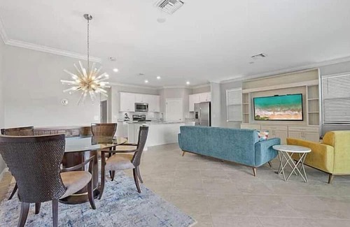 Naples House | Lovely Naples 3-bedroom home with heated salt water pool, 15 minutes to beaches