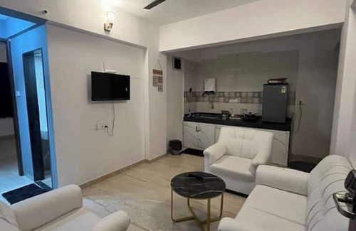 Koregaon Park Apartment | Cozy Riverview 1Bhk House in koregaon park