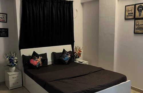 Koregaon Park Apartment | Cozy Riverview 1Bhk House in koregaon park
