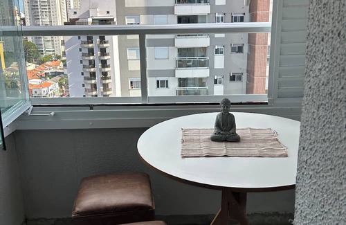 Lapa de Baixo Apartment | Modern apartment with balcony and privileged location