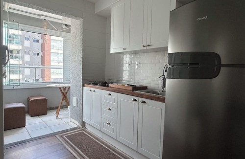 Lapa de Baixo Apartment | Modern apartment with balcony and privileged location