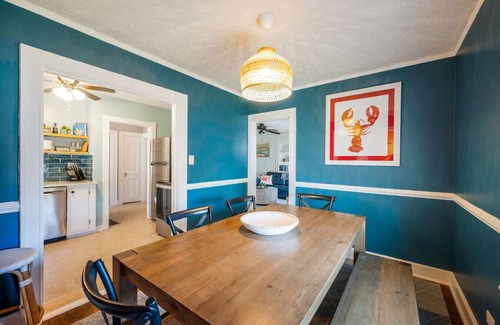 Lynchburg House | POOL + HOT TUB | Quaint Cottage in heart of LYH