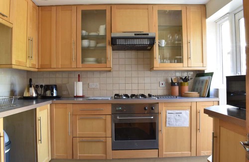 Twickenham Riverside House | Spacious 2-Bedroom House, Central Richmond