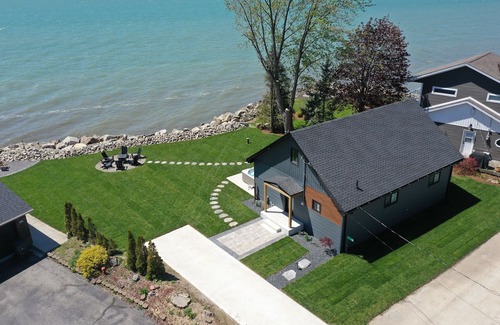 Amherstburg Cottage | Shore To Please-Tranquil Getaway