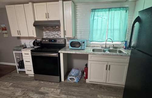 Henderson House | 3-bedroom house in peaceful Henderson with WiFi, AC near Kerr Lake