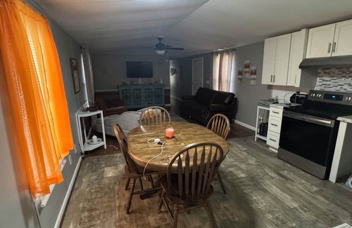 Henderson House | 3-bedroom house in peaceful Henderson with WiFi, AC near Kerr Lake