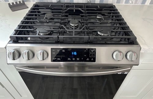 Los Angeles House | Inglewood Charming 1-bedroom house WiFi, AC, washer, dryer, and a private patio.
