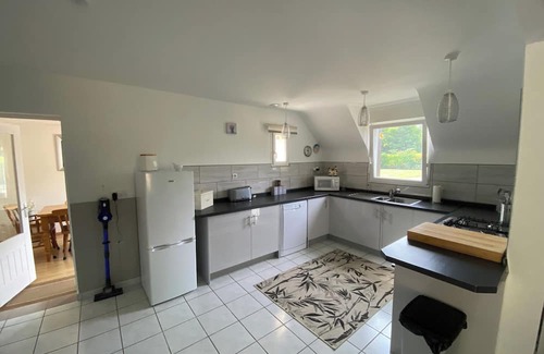 Pludual House | Cosy 3-Bed Retreat -Garden, Play Area, Bbq & Beach