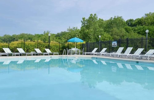 Indianapolis Apartment | Barsala l 2BD w/Fast Wi-Fi + Pool & Gym Access
