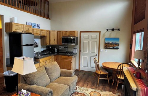 Wasilla Apartment | Peaceful Wasilla Lakefront Apartment.