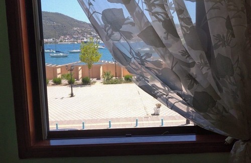 Galatas Apartment | Cosy coastal flat near Poros – 5 mins drive to the beach! Perfect for families
