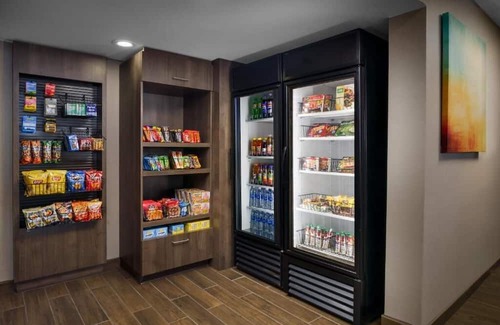 Bridle Trails House | Modern Hotel with Spacious Suites and full kitchens