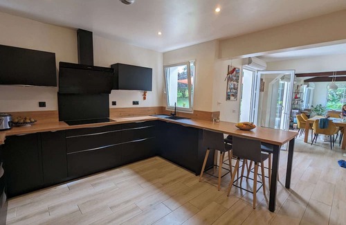 Saintes Villa | Villa with swimming pool and tennis court close to town center