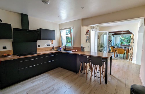 Saintes Villa | Villa with swimming pool and tennis court close to town center