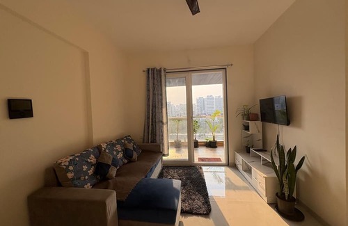 Balewadi Apartment | Chic 2-bedroom apartment with WiFi, AC in amazing Pune @ Balewadi High Street
