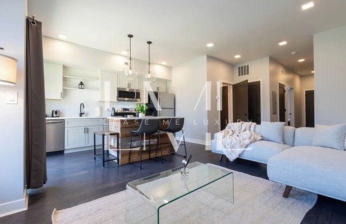 Ohio City House | Corporate 2-Bedroom Townhome in beautiful Cleveland with Central AC, WiFi