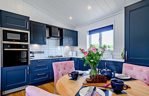 Sandyhills House | Holly Lodge At Bengairn