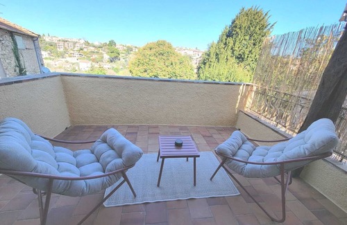 Montauroux Apartment | Love room with Spa - Les tourtereaux