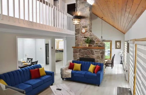 Norland House | New Spacious Lakefront Family Cottage w/BBQ & Toys